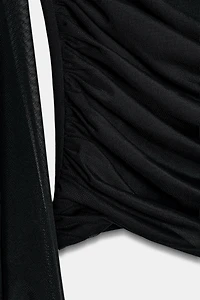 FLOWY STRAIGHT NECK TOP