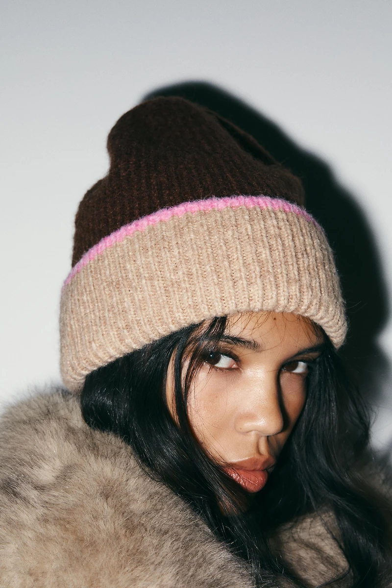 CONTRAST CUFF BEANIE