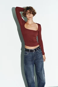 T-SHIRT CÔTELÉ DÉCOLLETÉ CARRÉ