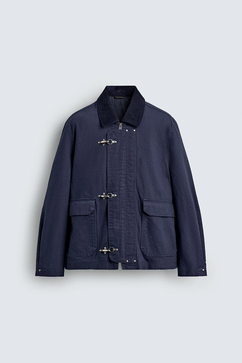 BLOUSON COL CONTRASTE À BRANDEBOURGS