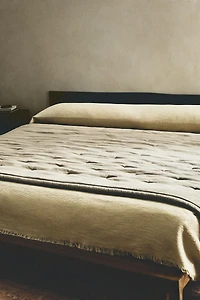 QUILTED DOTTED LINEN QUILT