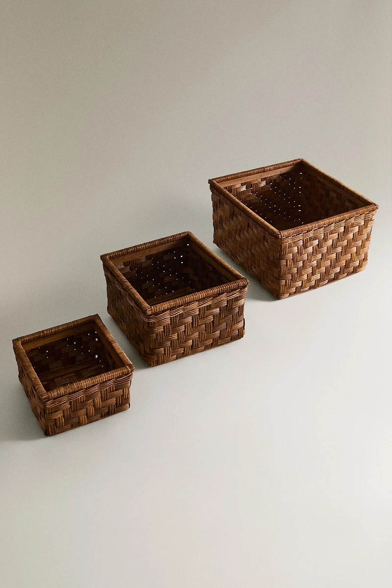 SQUARE WOODEN BASKET