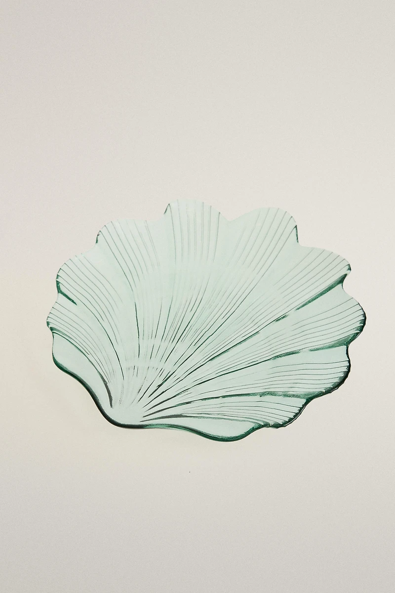 WAVY SHELL GLASS SERVING DISH