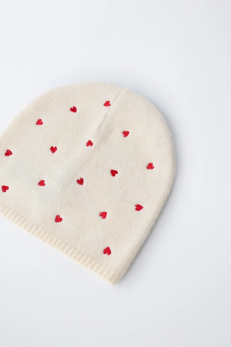 EMBROIDERED HEART KNIT HAT