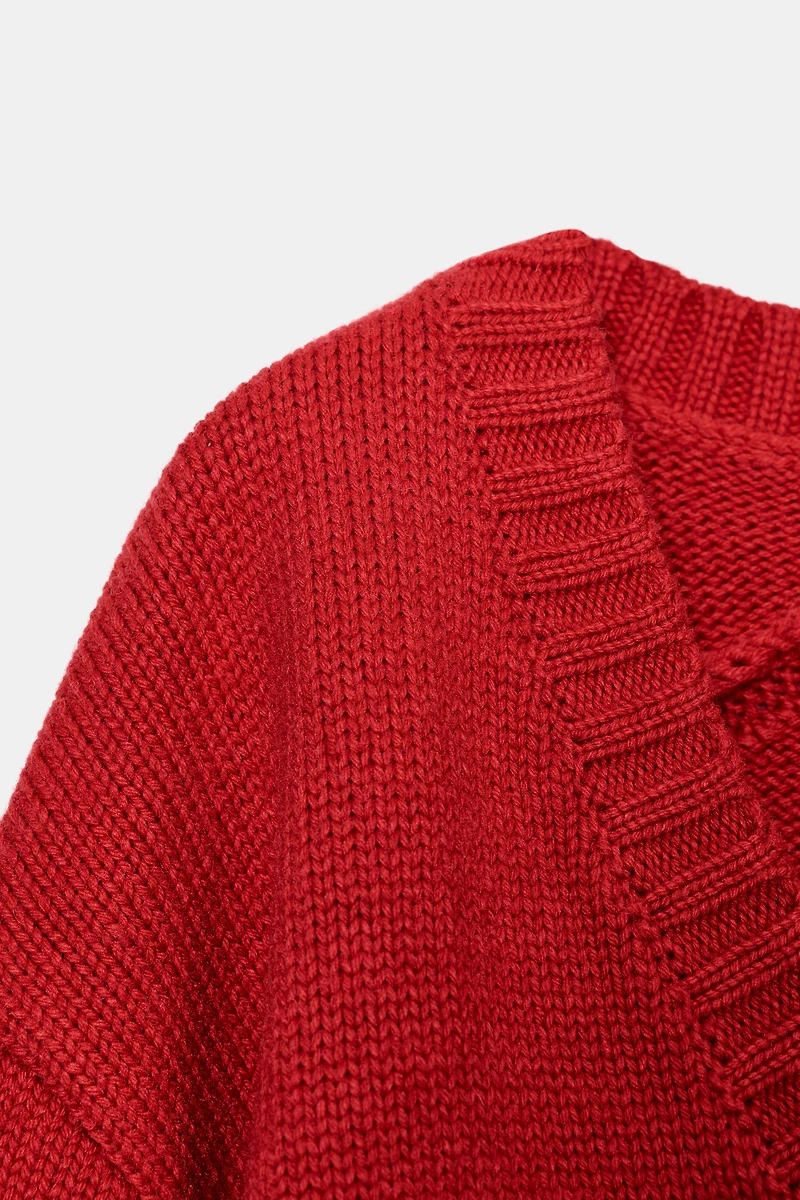 OVERSIZED KNIT SWEATER