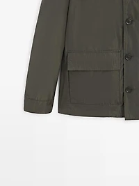 Lightweight jacket with pockets