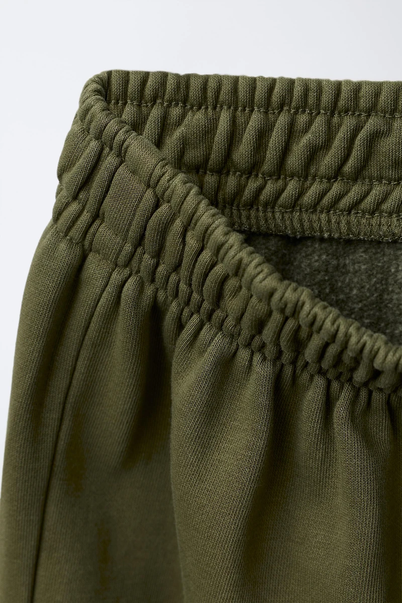 ENSEMBLE SWEAT ET JOGGER CARGO ÉTIQUETTE AUTOCOLLANTE