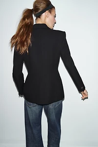 TAILORED SHOULDER PAD BLAZER