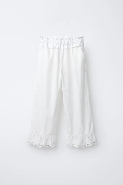 PANTALON VOLANT ET BRODERIES