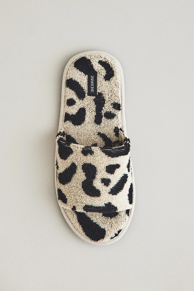 CHAUSSONS À BOUT OUVERT ÉPONGE ANIMAL PRINT