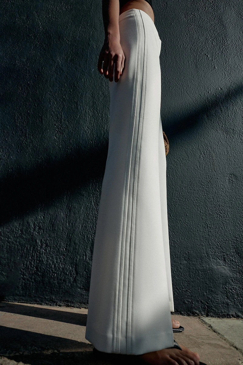 PANTALON FLARE À COUTURES LATÉRALES