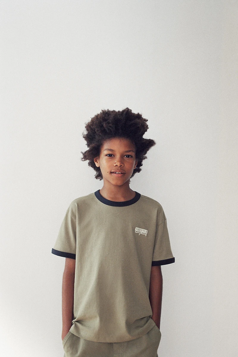 CONTRAST TRIM T-SHIRT