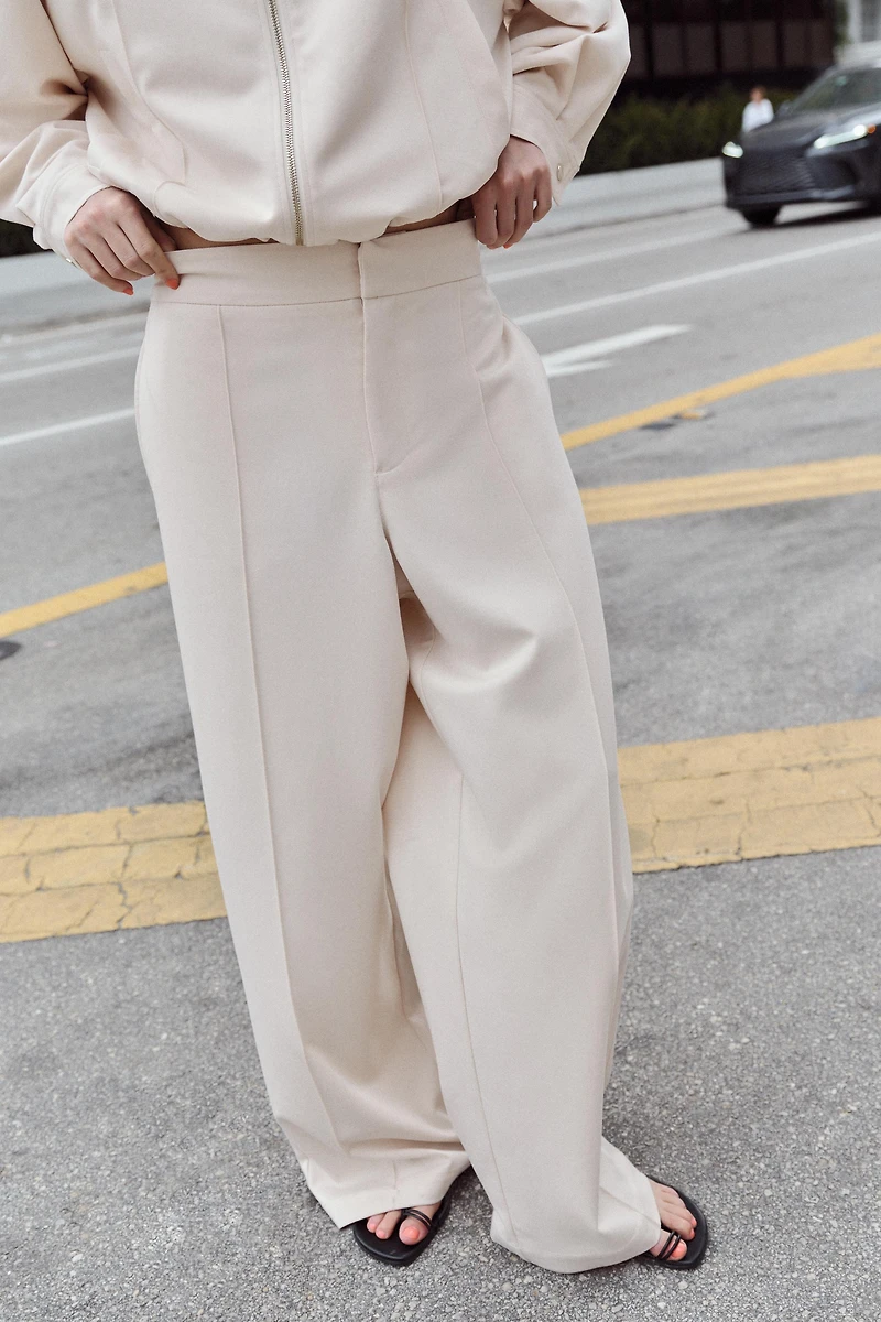 PIN TUCK STRAIGHT LEG PANTS