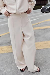 PIN TUCK STRAIGHT LEG PANTS