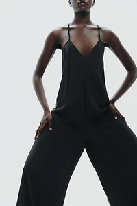 TEXTURED FLOWY LONG JUMPSUIT