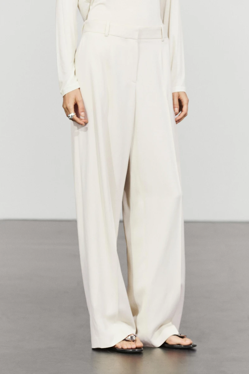 Flowing wide-leg pants