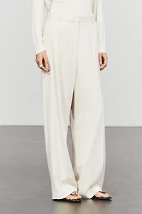 Flowing wide-leg pants