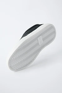 SKATER SNEAKERS