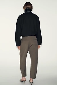 PLEATED TAPERED PANTS