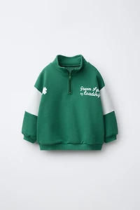 TEXT AND CLOVER PRINT SWEATSHIRT