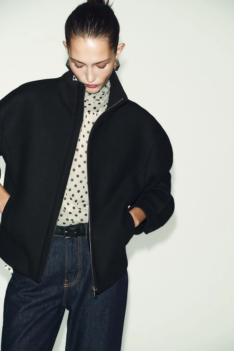 SHORT WOOL COAT WITH HIGH NECK