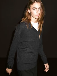 Knit 100% cashmere V-neck sweater