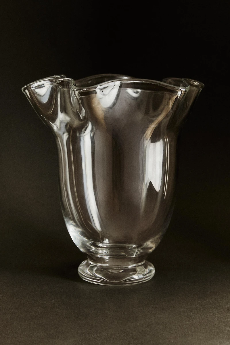 WAVY TRANSPARENT GLASS VASE