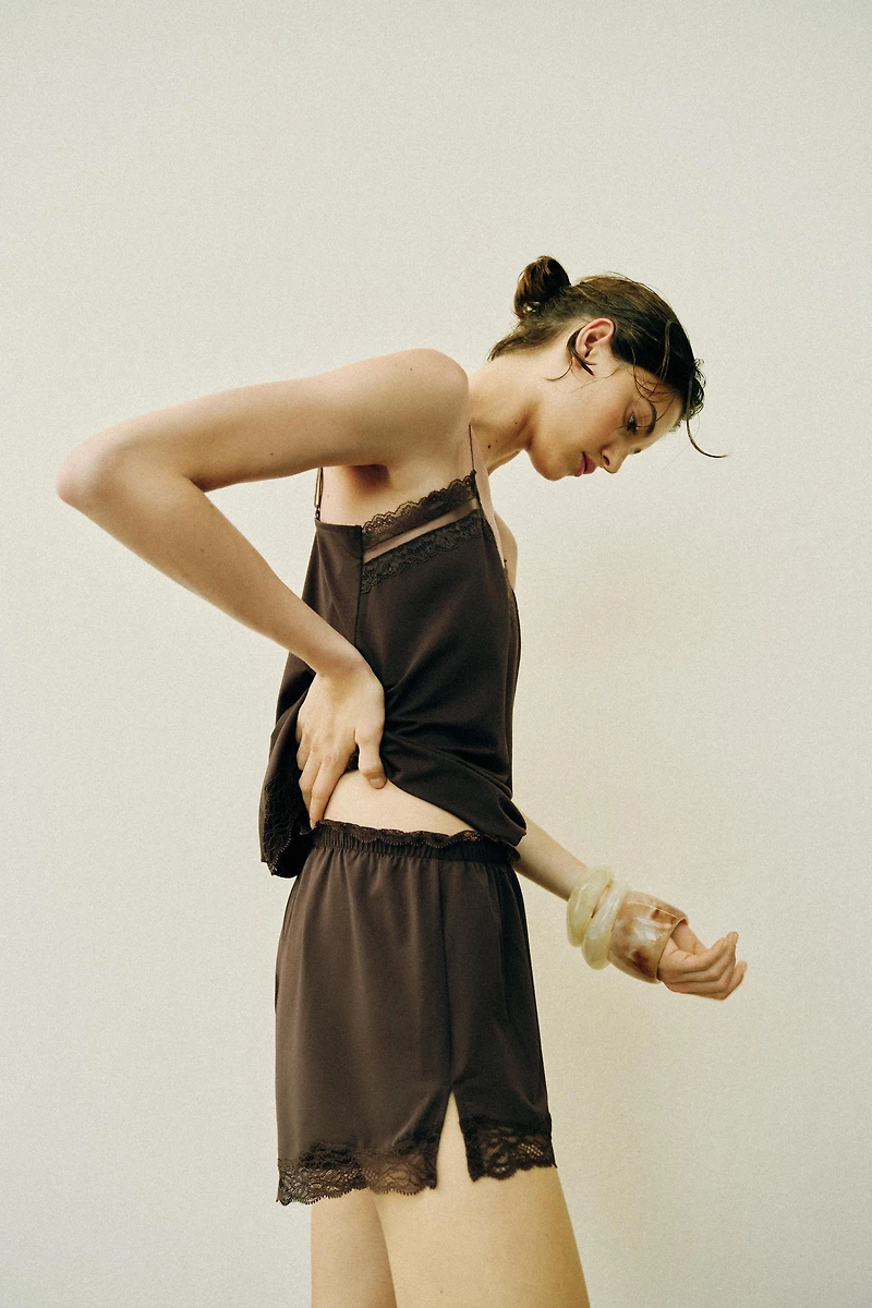 FLUID LACE SHORTS