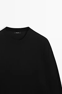 Fine knit round neck sweater