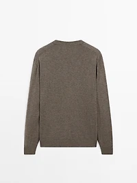 Crew neck knit sweater