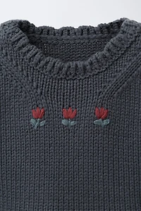 ROBE À CARREAUX AVEC GILET EN MAILLE