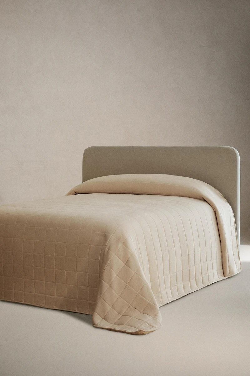 REVERSIBLE FAUX SHEARLING QUILT