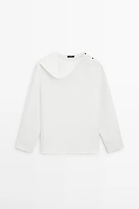 Flowing shirt with button details