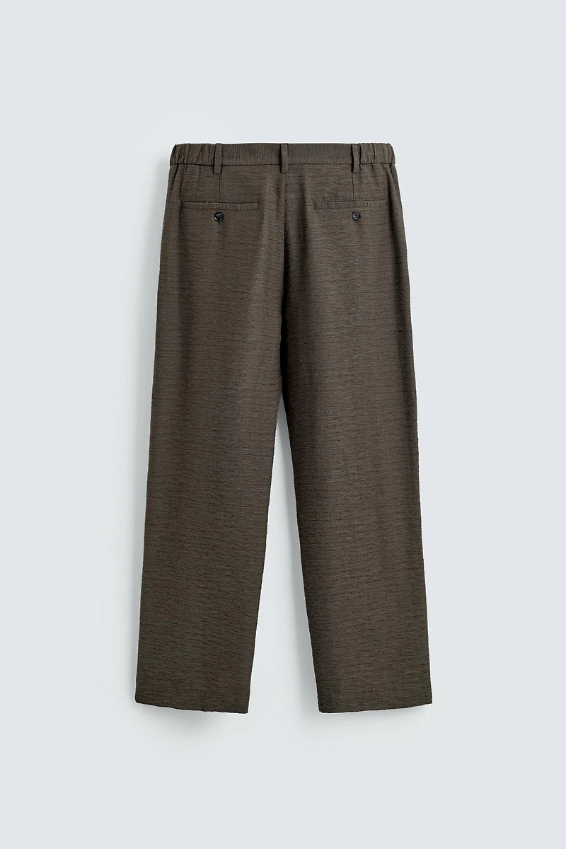 FLOWY TEXTURED PLEATED PANTS