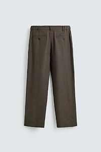 FLOWY TEXTURED PLEATED PANTS