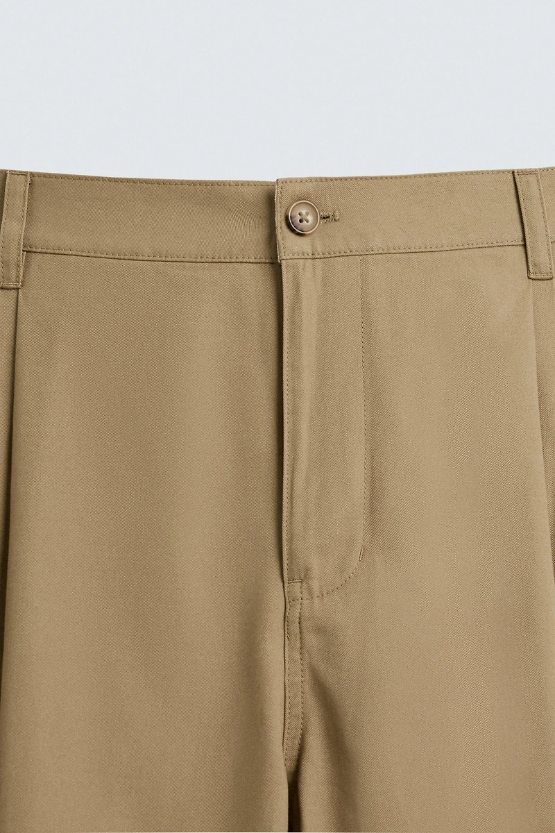 PLEATED WIDE FIT PANTS