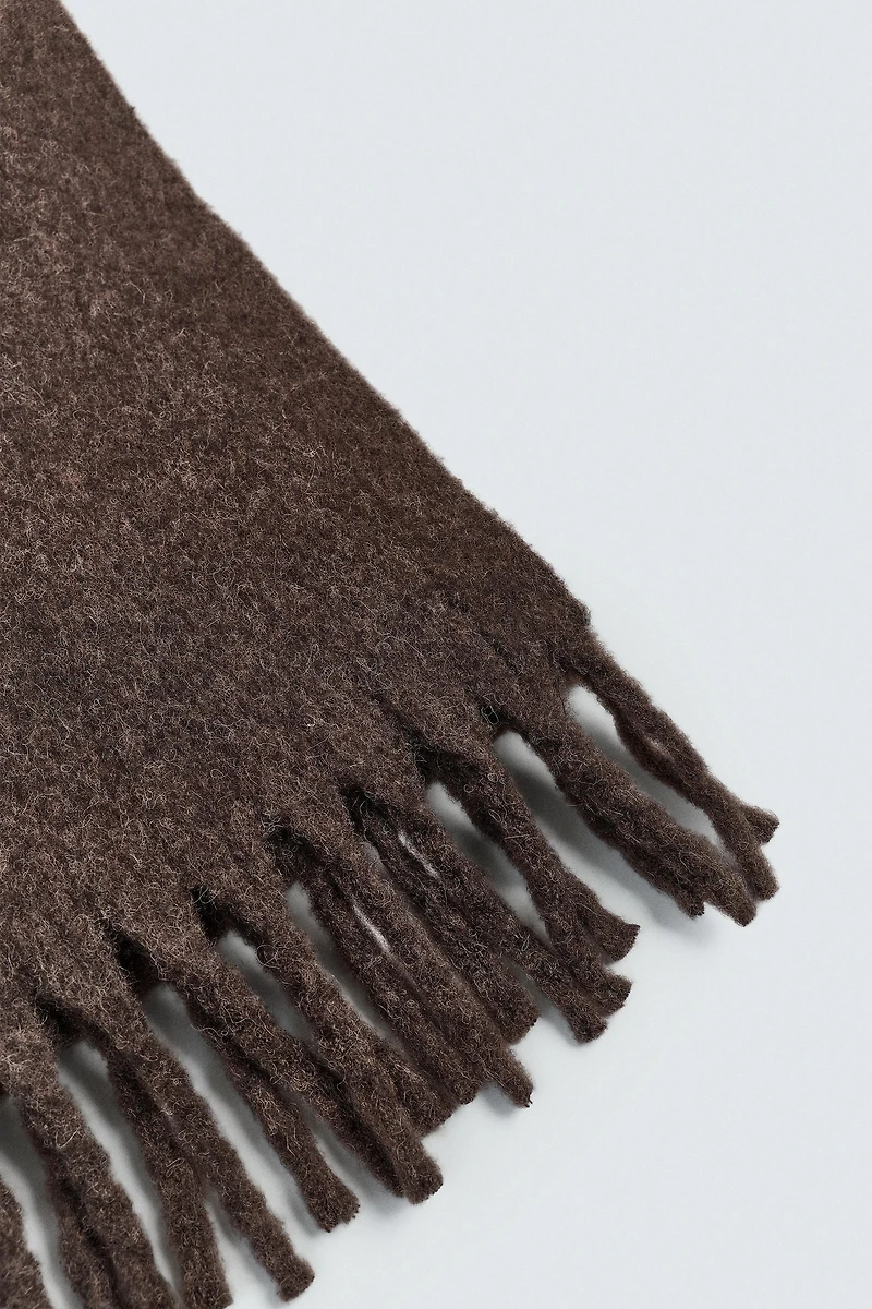 BRUSHED TEXTURE FRINGED SCARF