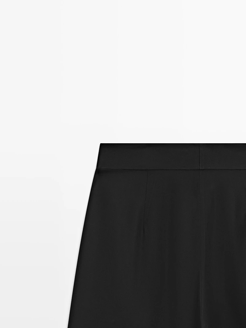 Pantalon satiné à pinces