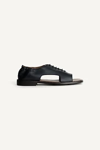 CHAUSSURES EN CUIR