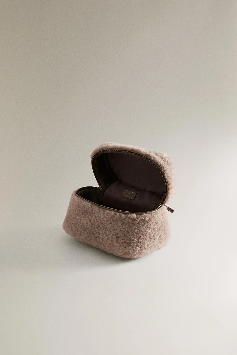 TROUSSE DE TOILETTE IMITATION FOURRURE