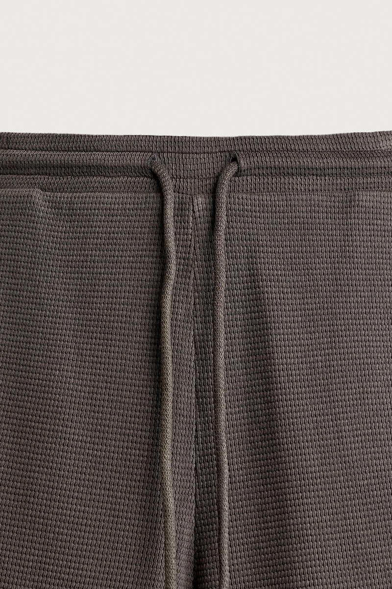WASHED WAFFLE KNIT JOGGER SHORTS