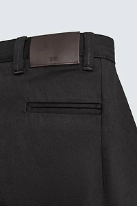 PLEATED BALLOON FIT JEANS