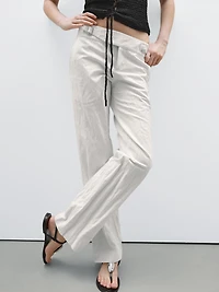 Pantalon slim taille basse avec boucles