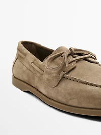 Split suede deck shoes with moc toe