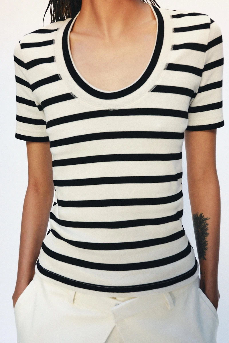 ROUND NECK RIBBED T-SHIRT