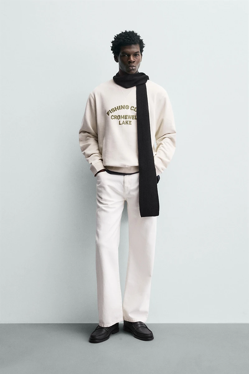 SWEAT À INSCRIPTION BRODÉE