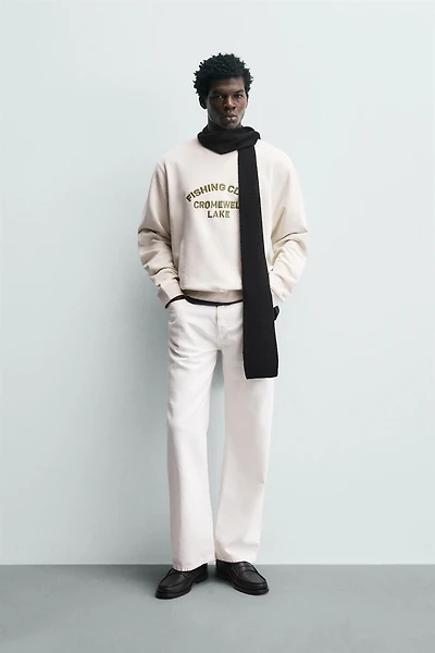 SWEAT À INSCRIPTION BRODÉE