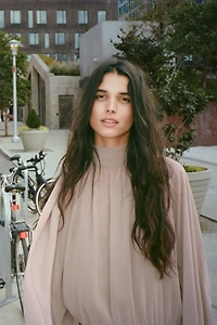 ROBE COURTE FLUIDE À NŒUD