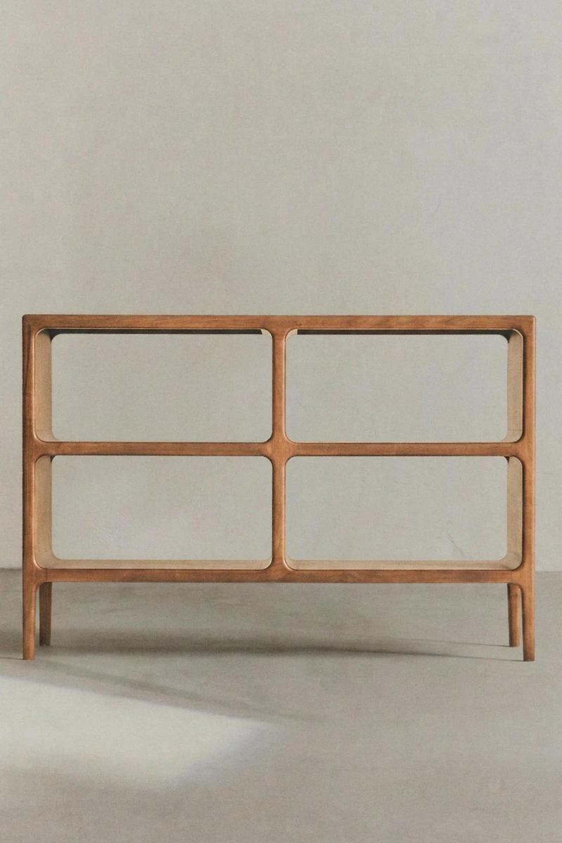 MEDIUM HONEY OAK SIDEBOARD