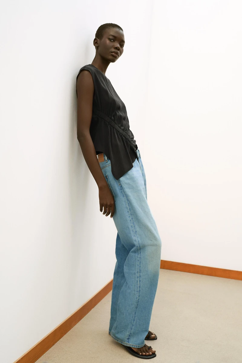 SLEEVELESS RUCHED TOP